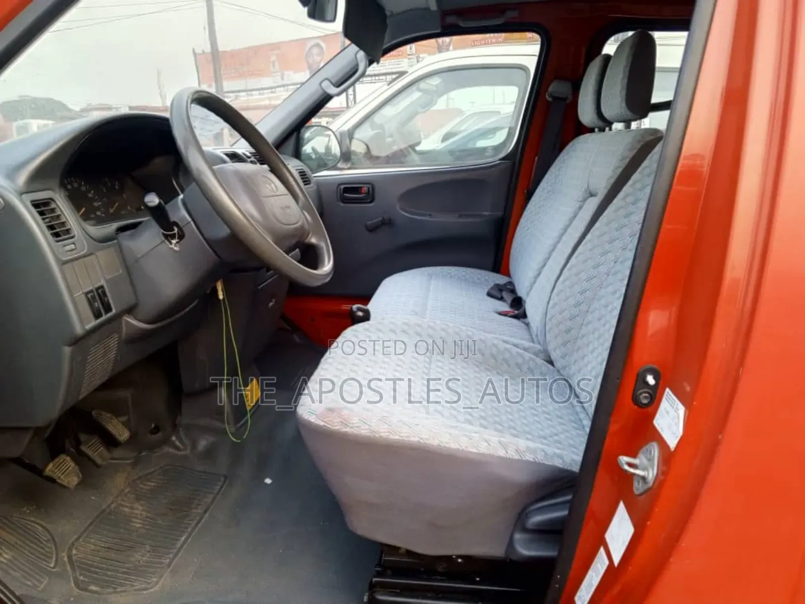 Toyota HiAce 2005 Red