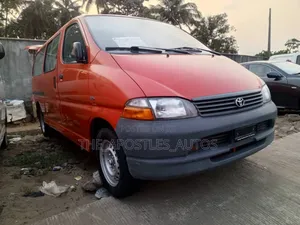 Toyota HiAce 2005 Red