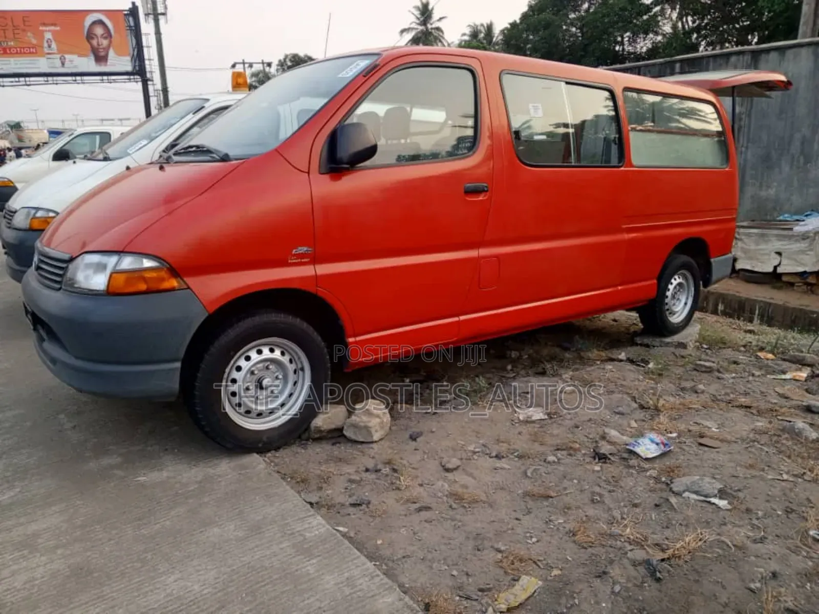 Toyota HiAce 2005 Red