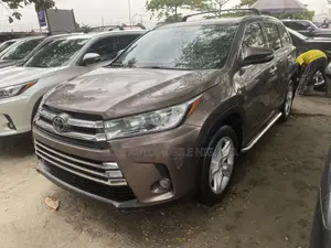 Toyota Highlander Limited 2019 Brown