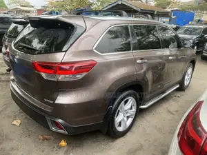 Toyota Highlander Limited 2019 Brown