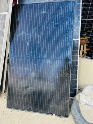 Original 550wat All Black Solar Mono Panels Available