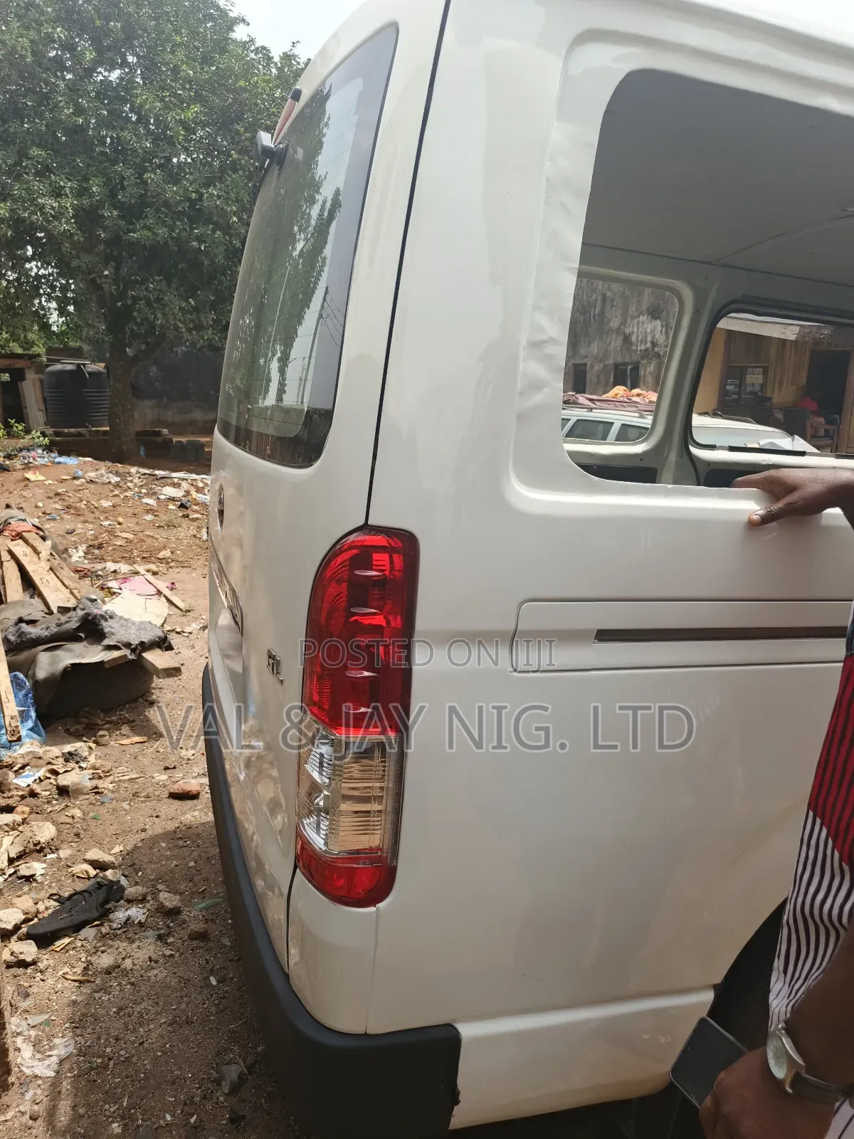 Toyota HiAce 2010 White