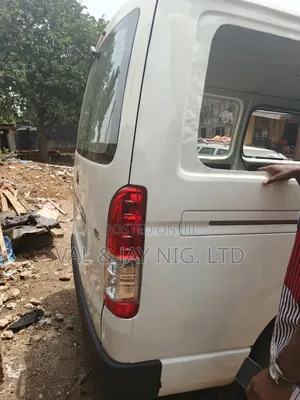 Toyota HiAce 2010 White