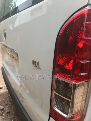 Toyota HiAce 2010 White