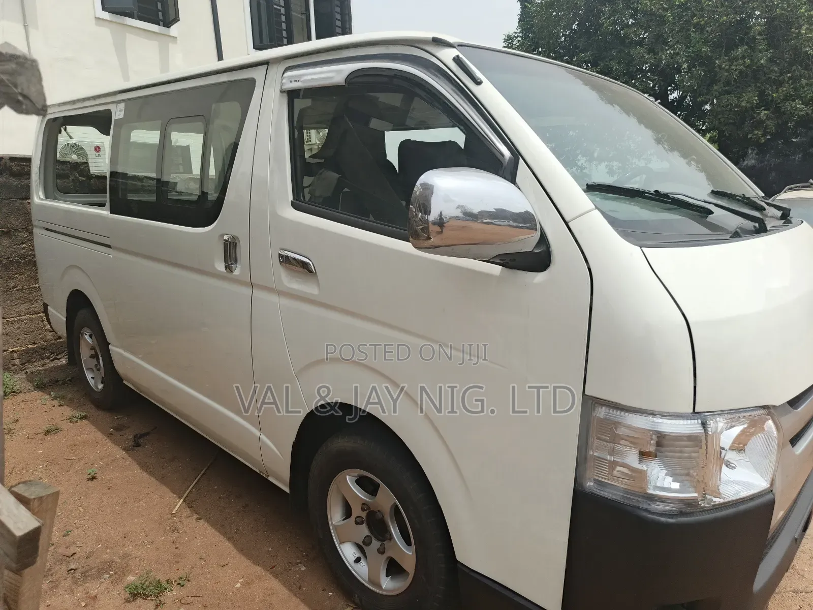 Toyota HiAce 2010 White