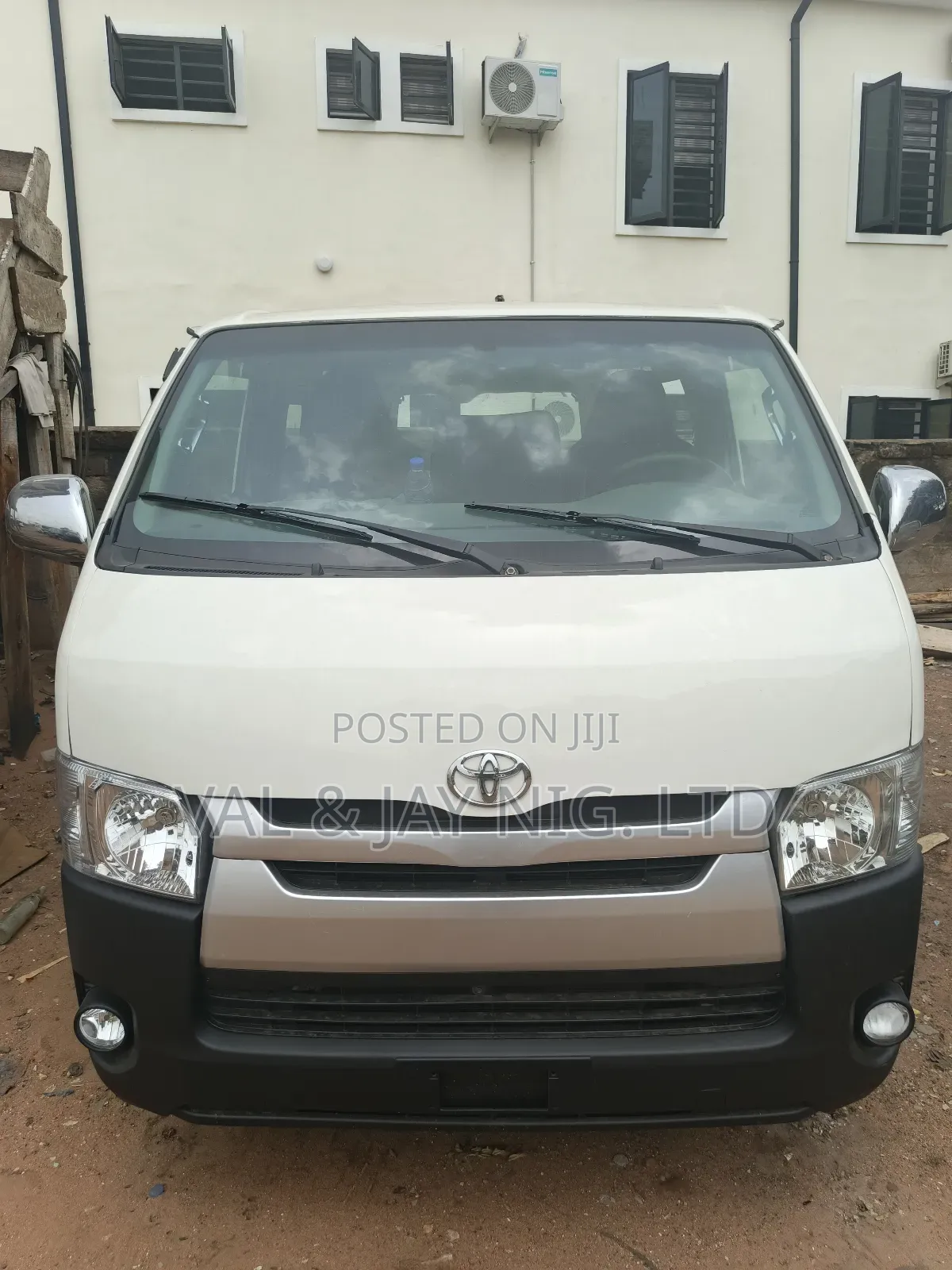 Toyota HiAce 2010 White