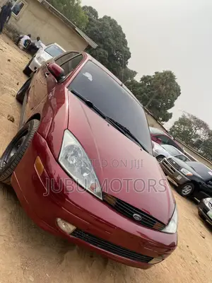 Photo - Ford Focus Clipper 2000 Burgundy