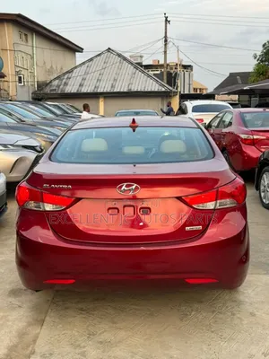Hyundai Elantra 2014 Red