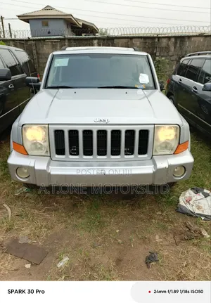 Jeep Commander 5.7 V8 Hemi 2006 Silver