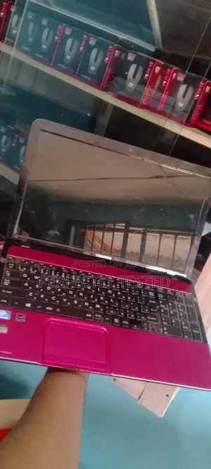 Laptop Toshiba Satellite C840 4GB Intel Celeron HDD 500GB