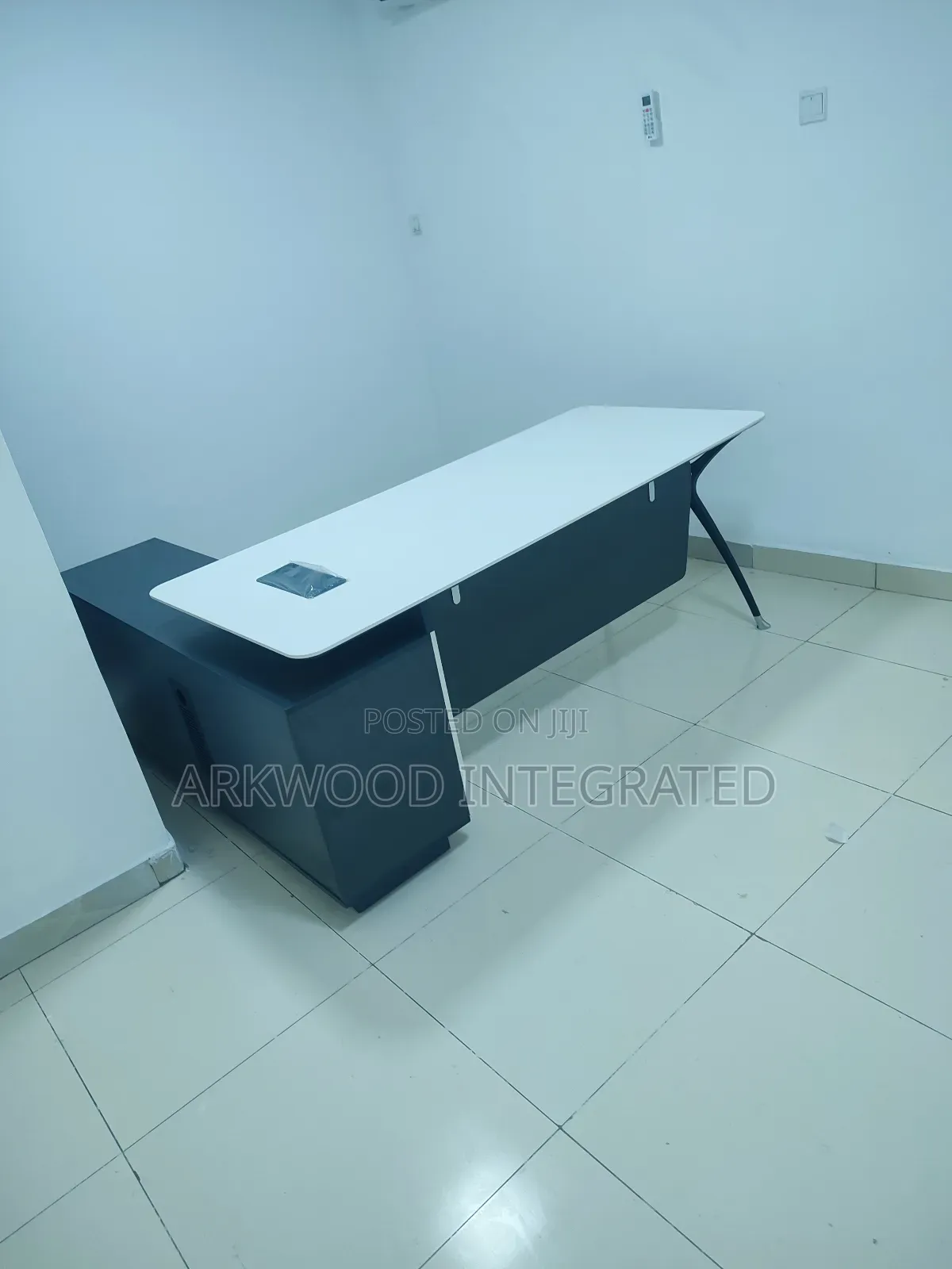 Contemporary L-Shape Office Table