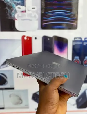 Laptop Apple MacBook Pro 2022 M2 8GB Apple M2 SSD 256GB