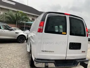 GMC Savana 2021 White