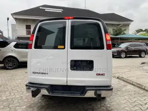 GMC Savana 2021 White