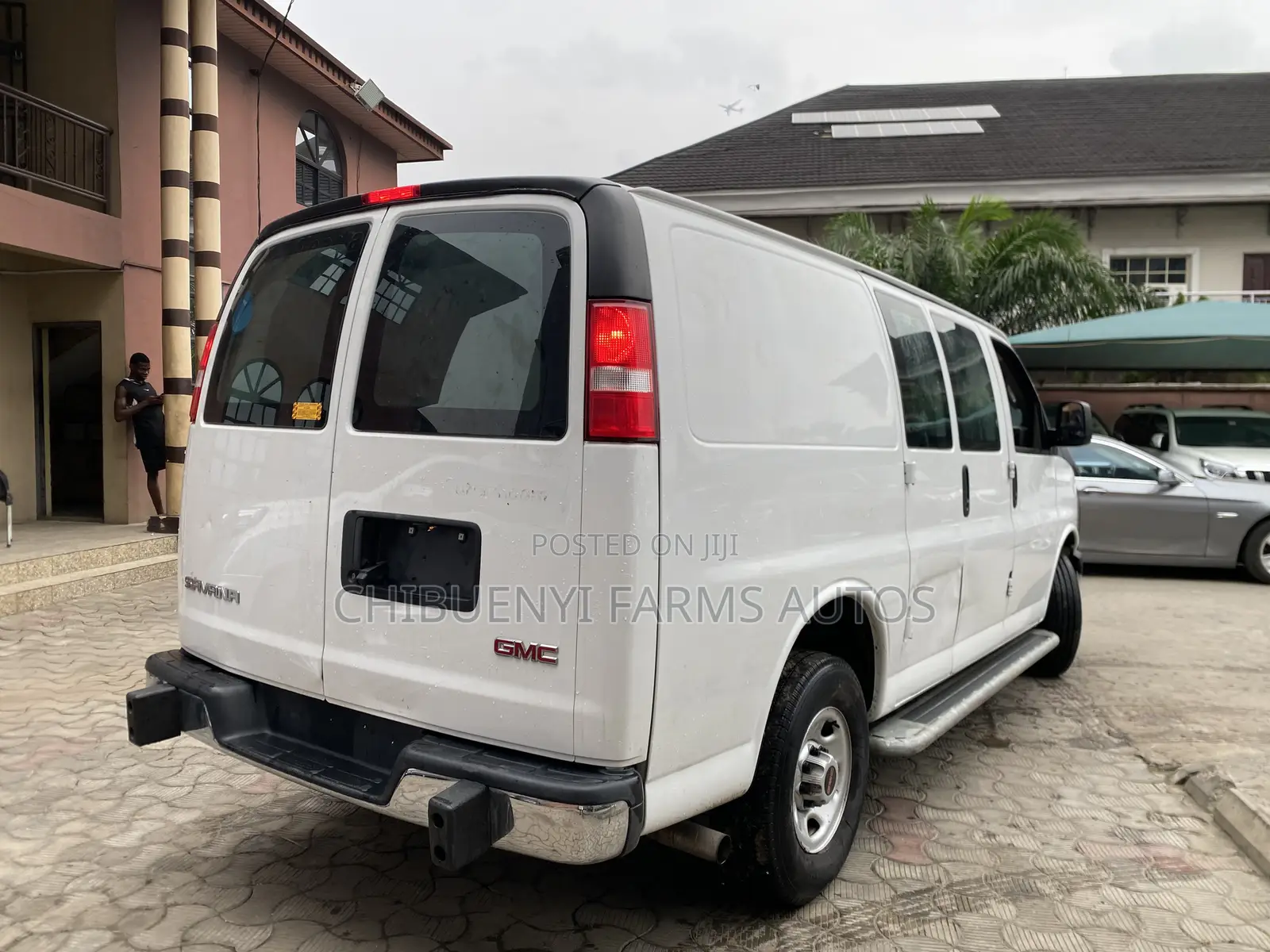 GMC Savana 2021 White