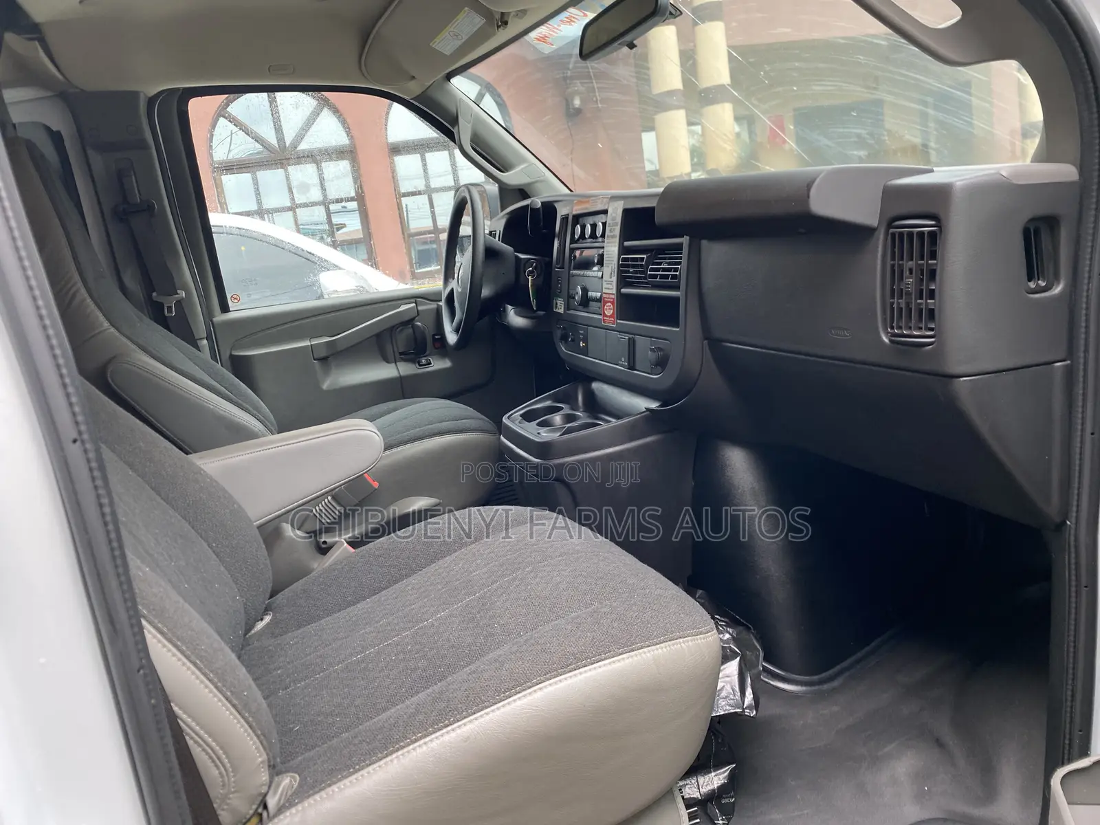GMC Savana 2021 White