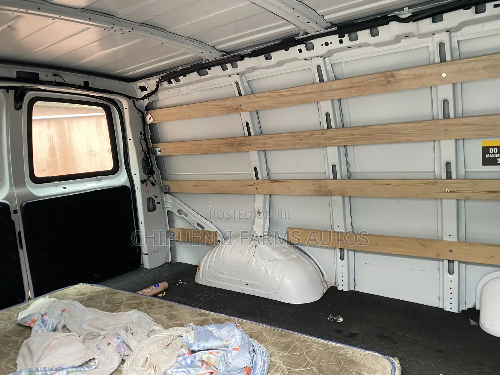 GMC Savana 2021 White