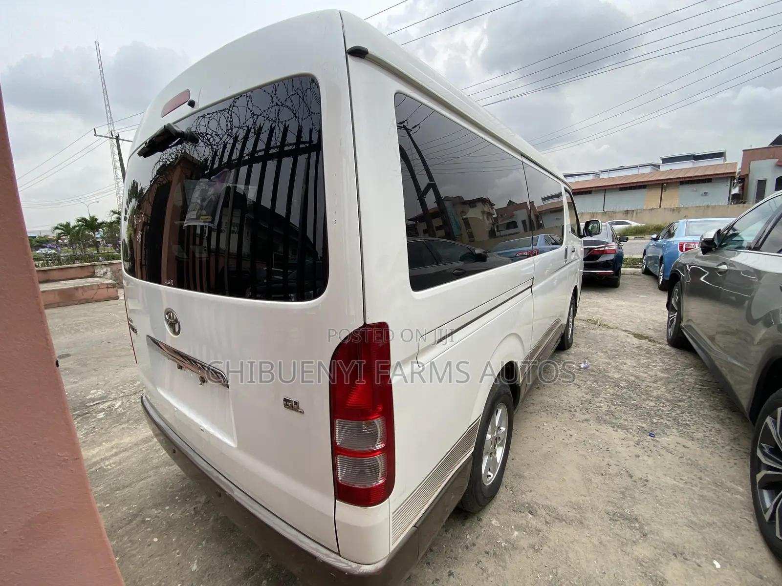 Toyota HiAce 2011 White