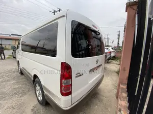 Toyota HiAce 2011 White
