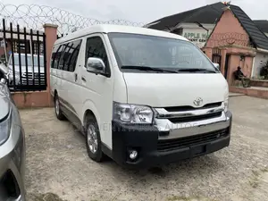 Toyota HiAce 2011 White