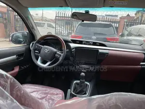 Toyota Hilux SR5 4x4 2019 Silver