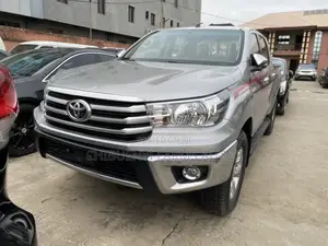 Toyota Hilux SR5 4x4 2019 Silver