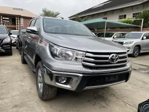 Toyota Hilux SR5 4x4 2019 Silver
