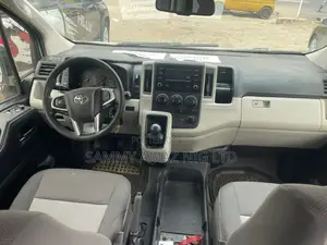 Toyota HiAce 2019 White