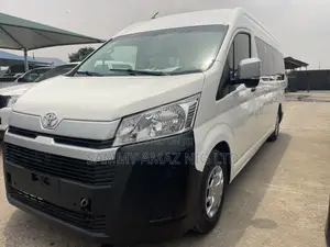 Toyota HiAce 2019 White