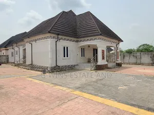 4bdrm Bungalow in Okhuoromi Off, Benin City for sale