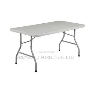 Colas Able Plastic Table