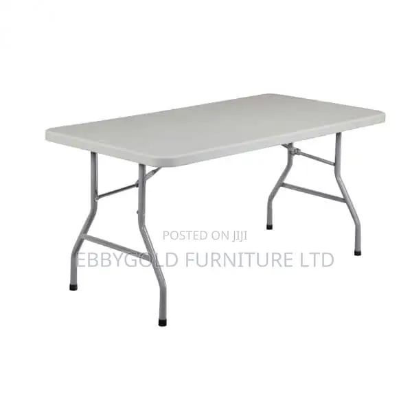Colas Able Plastic Table