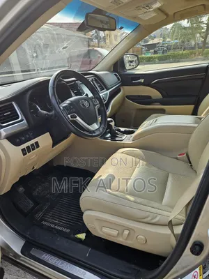 Toyota Highlander Limited 4dr SUV AWD (3.5L 6cyl 6A) 2015 Gold