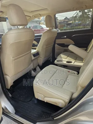 Toyota Highlander Limited 4dr SUV AWD (3.5L 6cyl 6A) 2015 Gold
