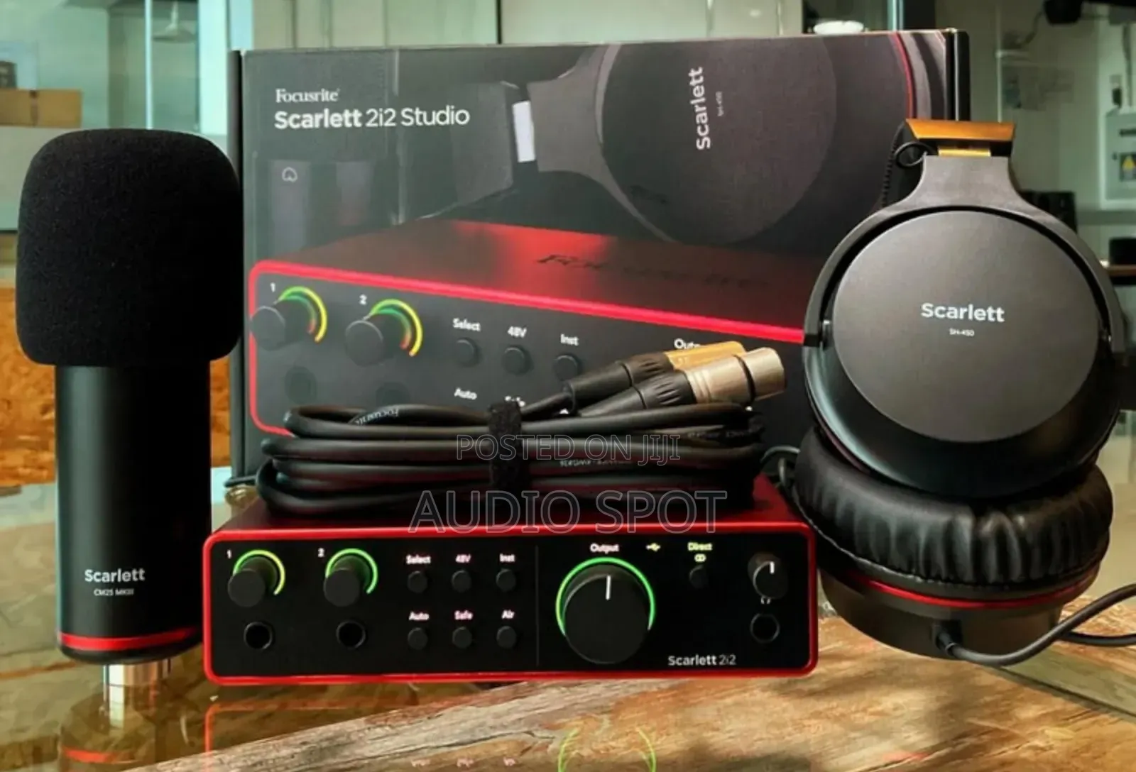 Focusrite Scarlett 2i2 4th Gen Usb Interface Bundle