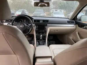 Volkswagen Passat SE 4dr Sedan (1.8L 4cyl 6A) 2014 Gray