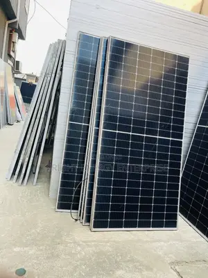 570watts Canadian Solar Panel