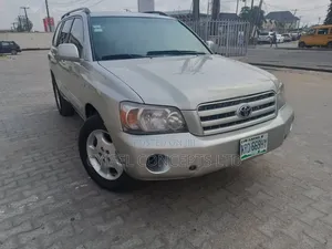 Photo - Toyota Highlander V6 AWD 2004 Gray