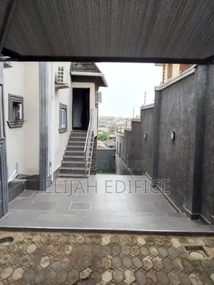 Furnished 3bdrm Duplex in Ota Ona, Ikorodu Garage for rent