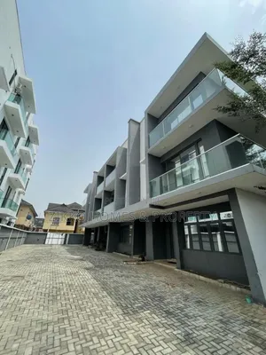 4bdrm Townhouse/Terrace in Chevron Drive, Lekki for sale