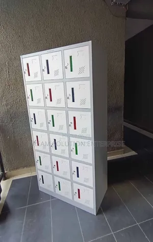 18 Lockers Door