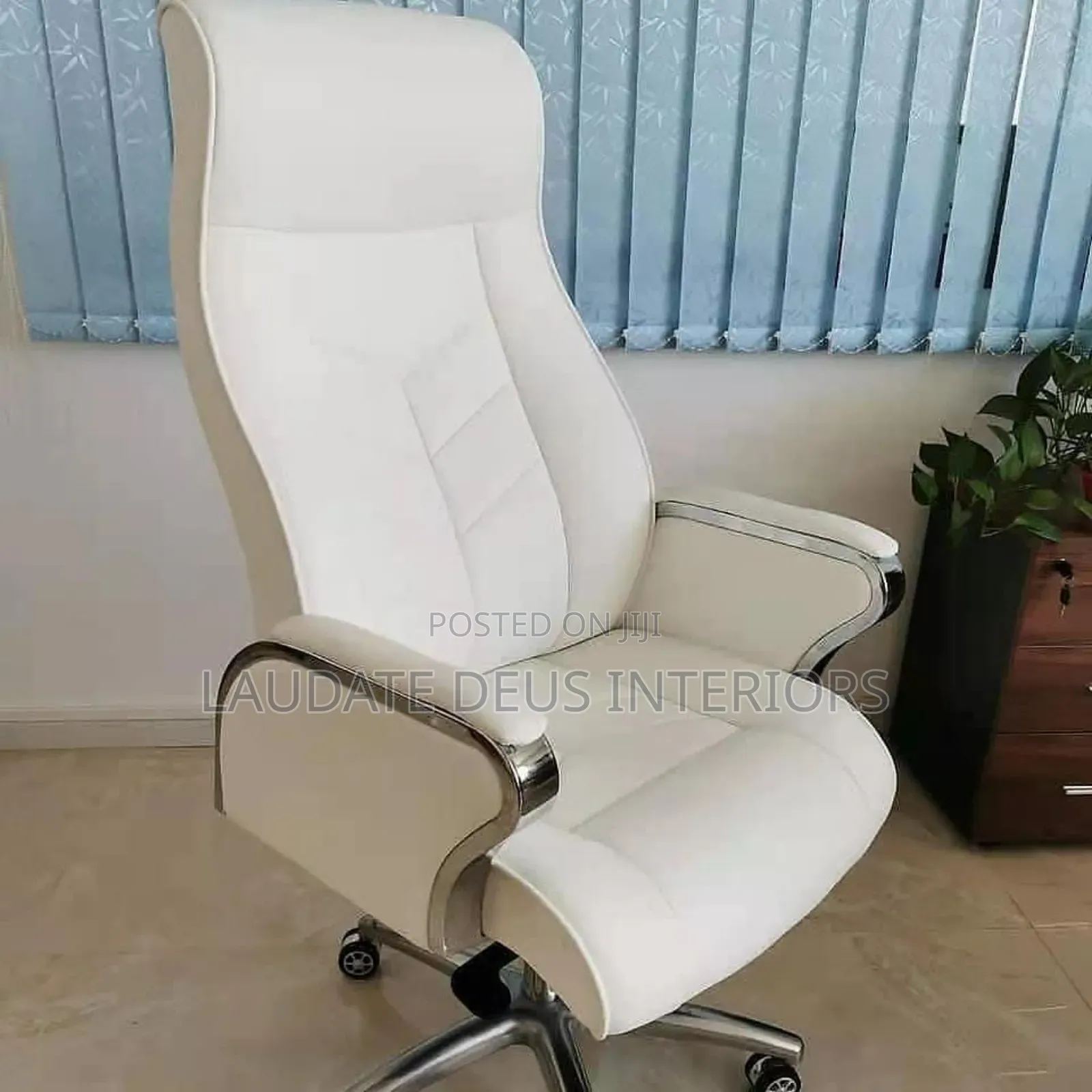 Exquisite Executive Swivel Office Chair