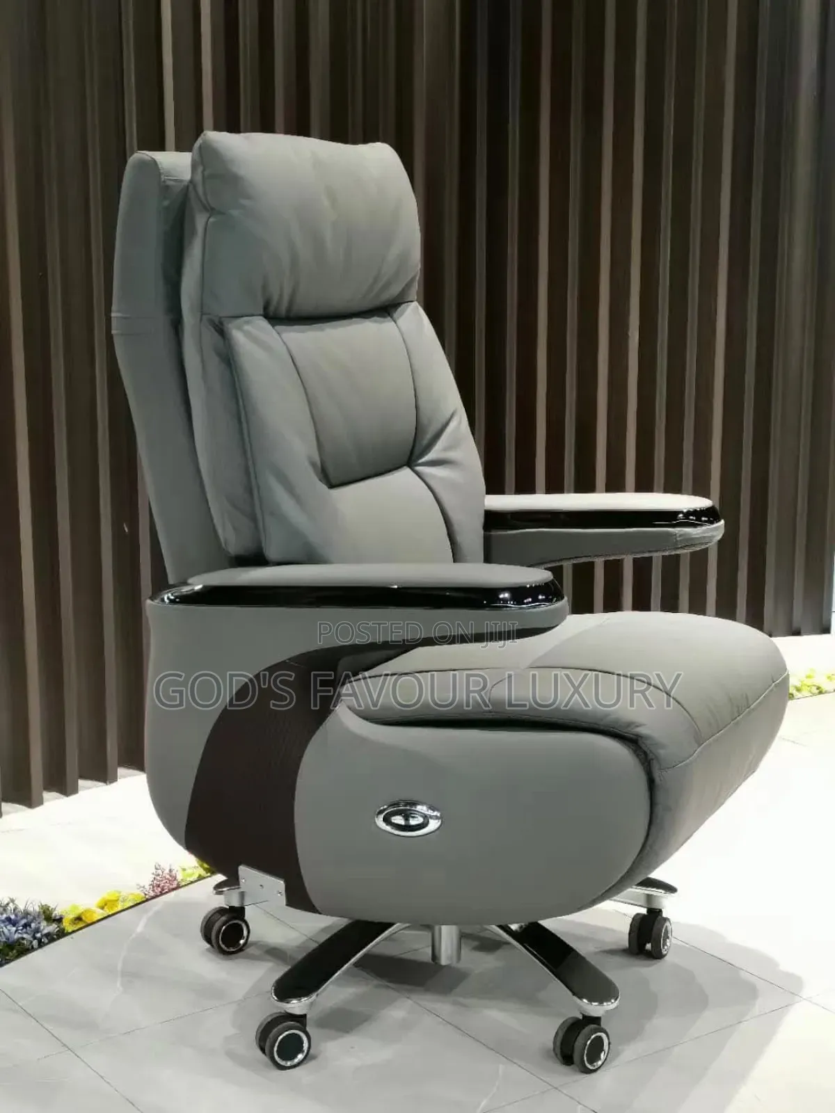 Executive Swivel Office Chair.