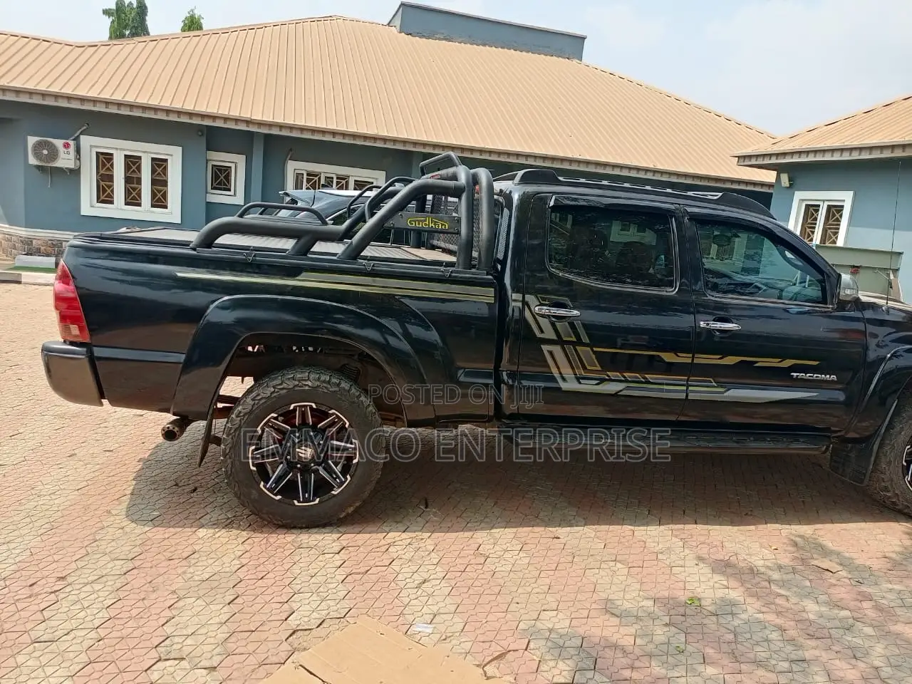 Rolling Boot Cover With TRD Off-Road Spoiler
