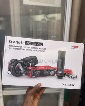 Photo - Scarlett 2i2 Studio Bundle