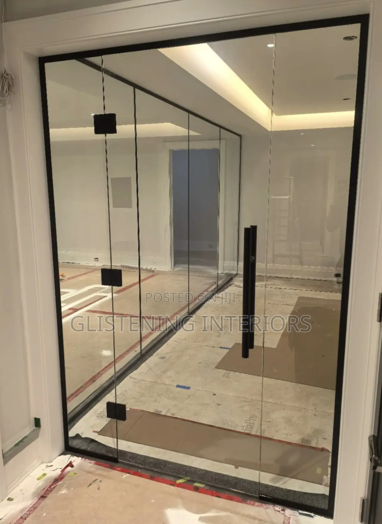 Frameless Door With Black Accessories