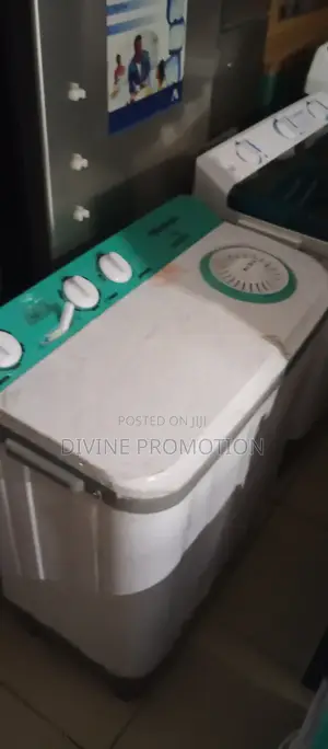 7.5kg Hisense Twin Top Washing Machine, Wash and Spin.