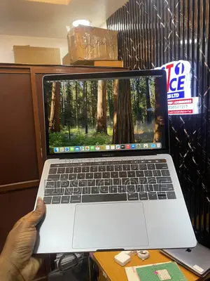 Photo - Laptop Apple MacBook Pro 2019 16GB Intel Core I5 SSD 256GB
