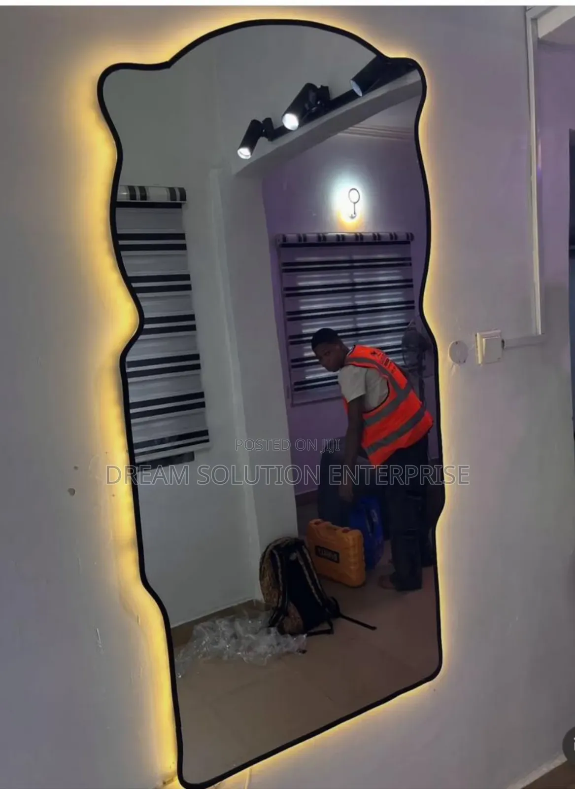 Mirror With Light